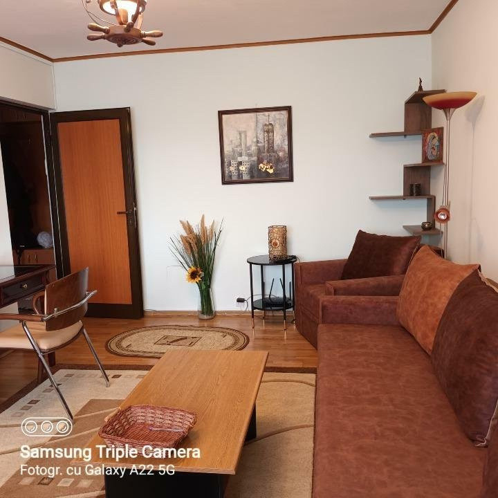 Apartament 2 camere de inchiriat Aviatiei cu centrala, 3 min de metrou