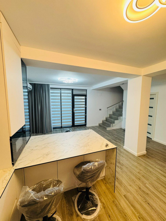 Vila duplex de inchiriat, Otopeni, central, prima chirie, totul nou