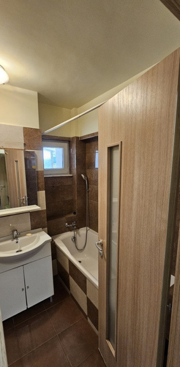 Apartament 3 camere de inchiriat Aviatiei cu centrala si parcare