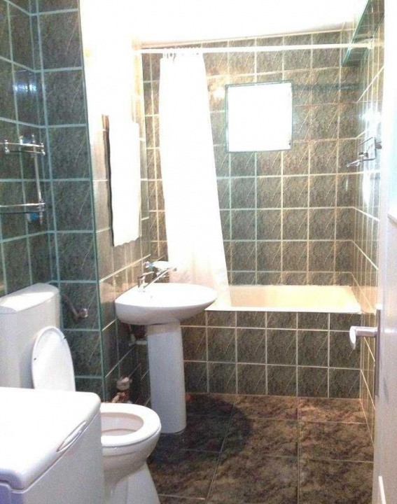 Apartament 3 camere de inchiriat linistit, curat metrou Gorjului