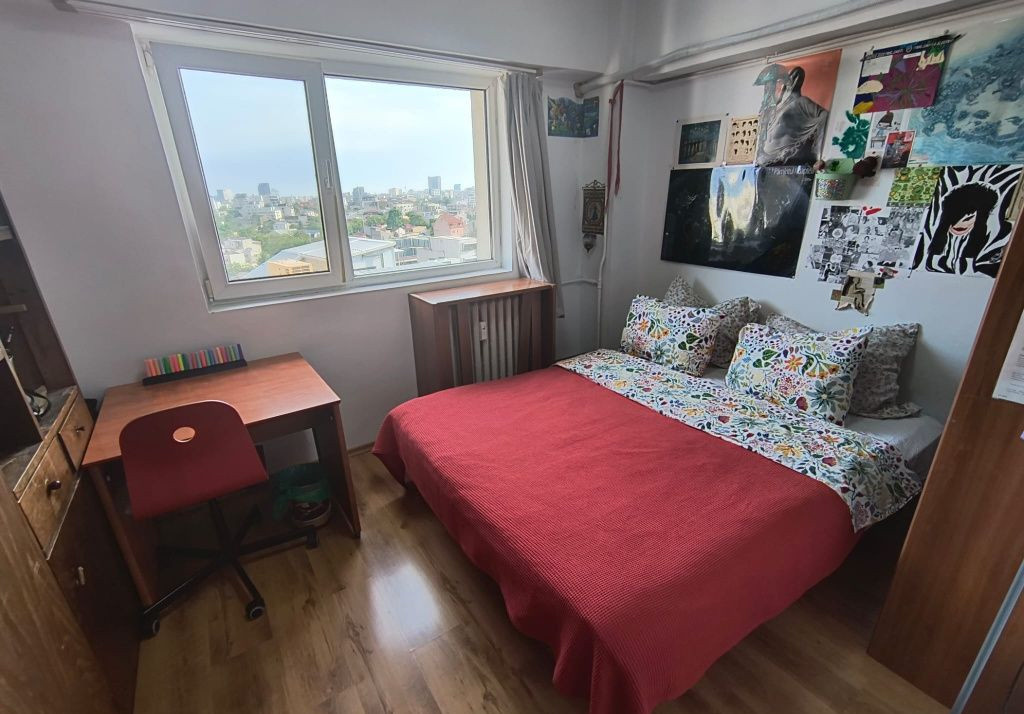 Apartament 4 camere de vanzare, central, decomandat, Stefan cel Mare