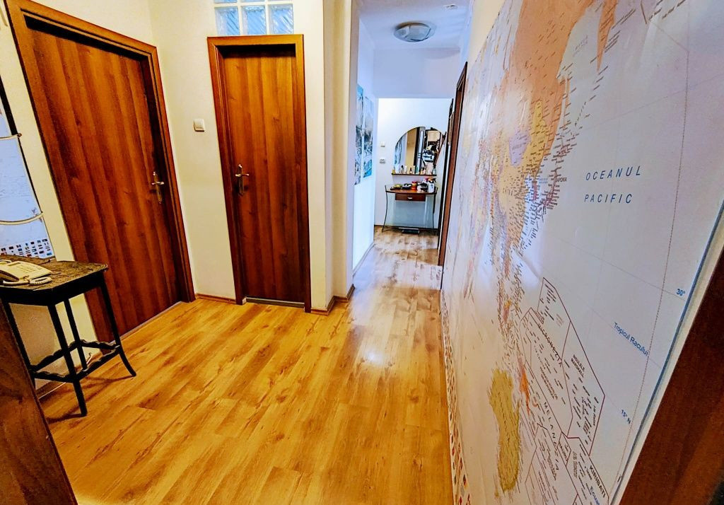 Apartament 4 camere de vanzare, central, decomandat, Stefan cel Mare