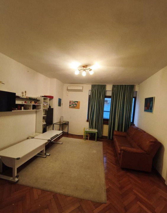 Apartament 3 camere de inchiriat Unirii, cu centrala proprie