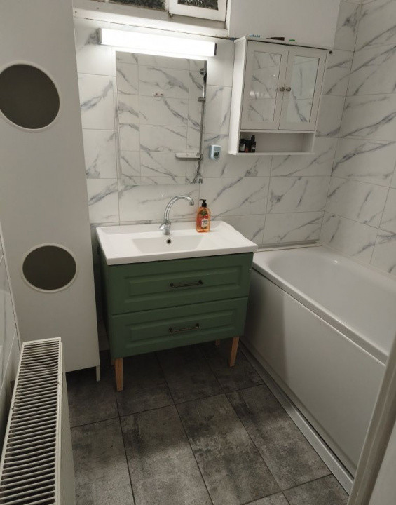 Apartament 3 camere de inchiriat Unirii, cu centrala proprie