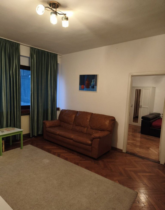 Apartament 3 camere de inchiriat Unirii, cu centrala proprie