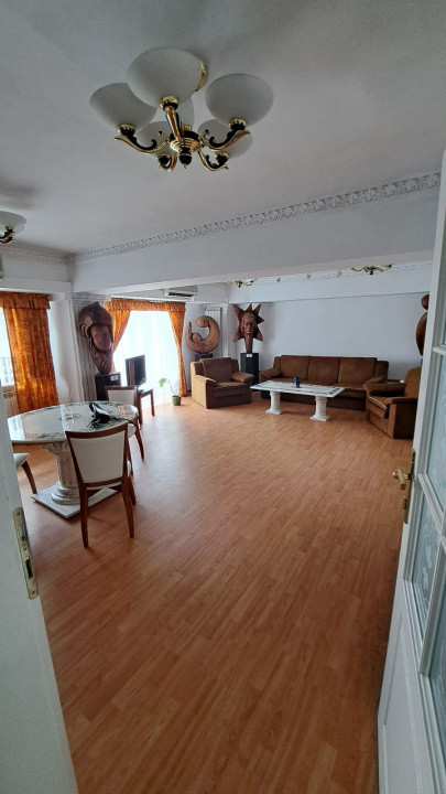 Apartament 3 camere transformat din 4 Decebal | 100 mp |
