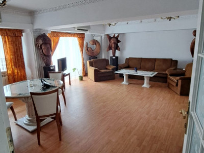 Apartament 3 camere transformat din 4 Decebal | 100 mp |