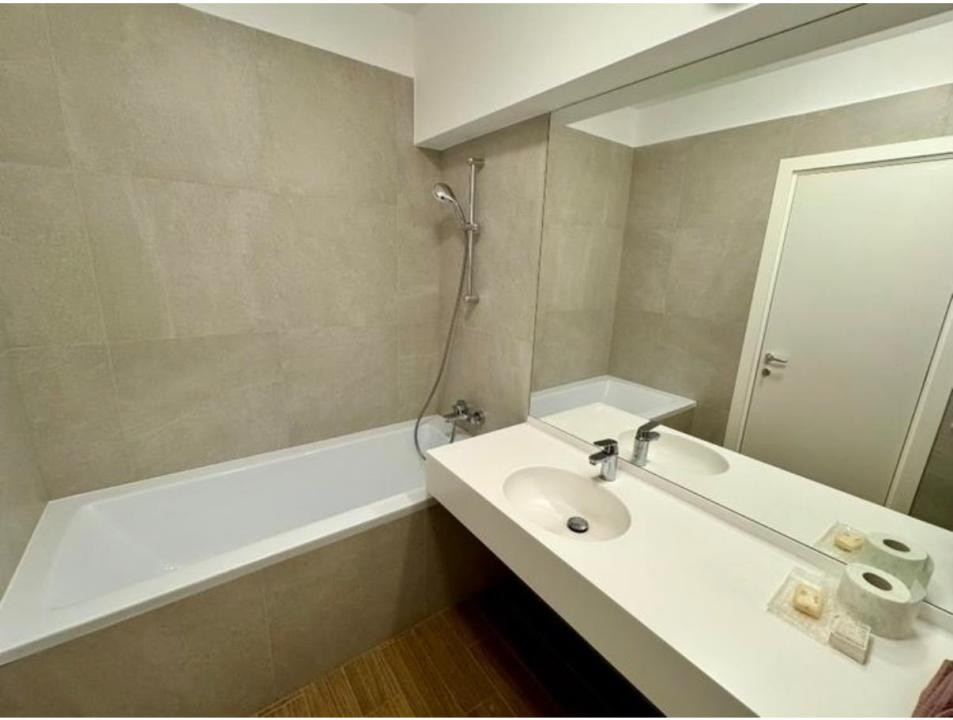 Apartament 2 camere | One Timpuri Noi | terasa 35 m | cu parcare | lux