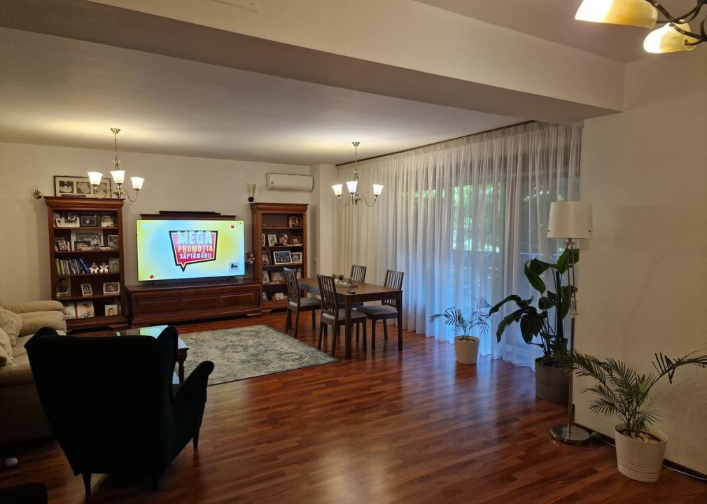 Apartament 3 camere | Central Park | Stefan cel Mare | 2 parcari 