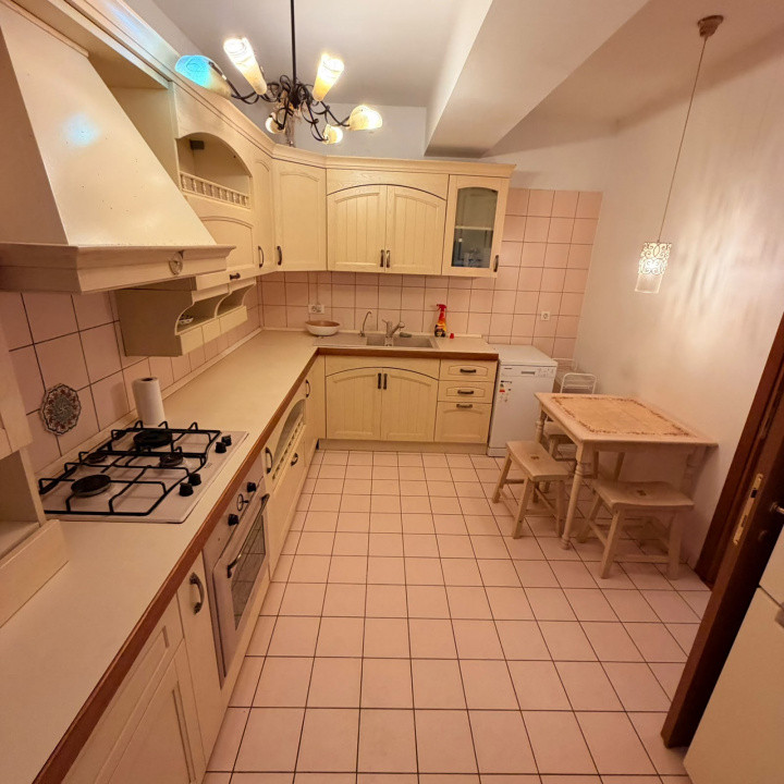 Apartament 3 camere | Central Park | Stefan cel Mare | 2 parcari 