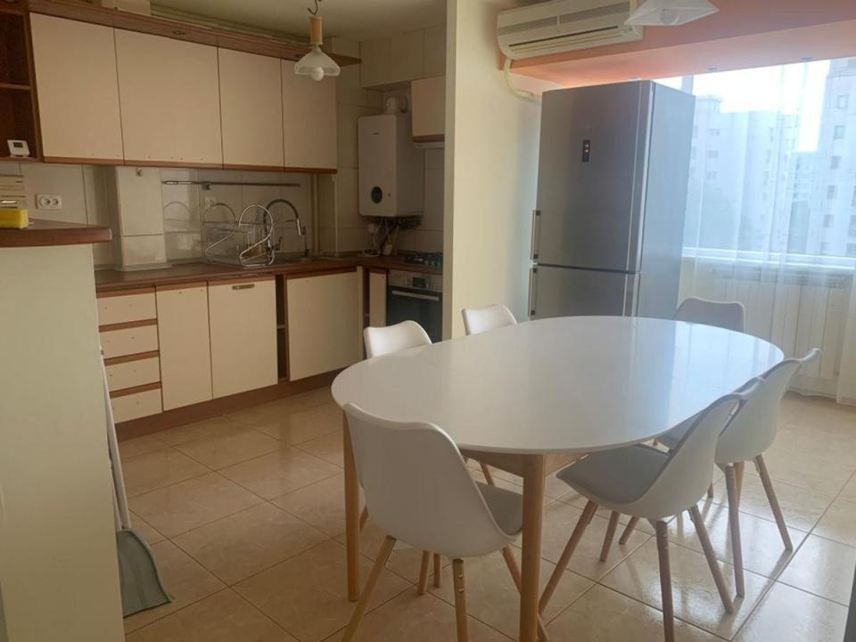 Apartament 3 camere | Nerva Traian | centrala proprie | parcare