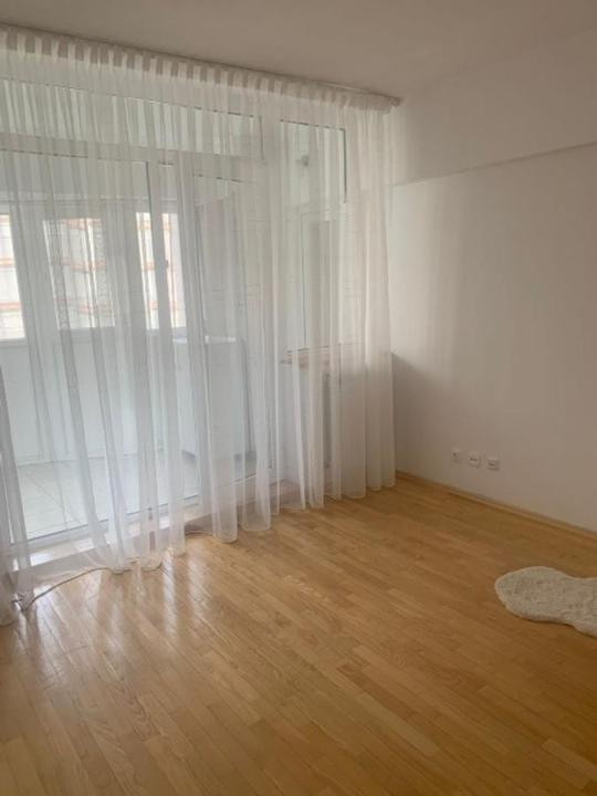 Apartament 3 camere | Nerva Traian | centrala proprie | parcare