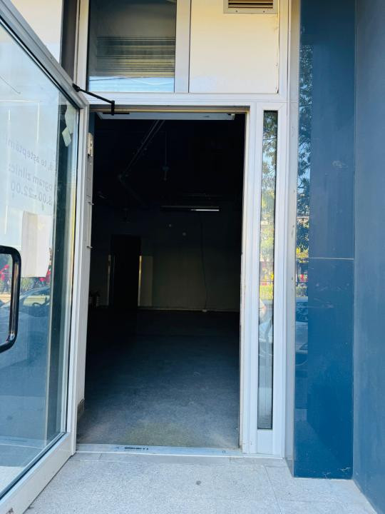 Spatiu comercial | Calea Vitan | langa piata | trafic | fost magazin alimentar