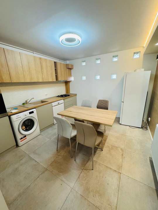 Apartament 3 camere de inchiriat in vila, renovat cu terasa si curte