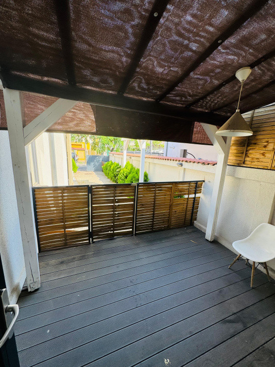 Apartament 3 camere de inchiriat in vila, renovat cu terasa si curte