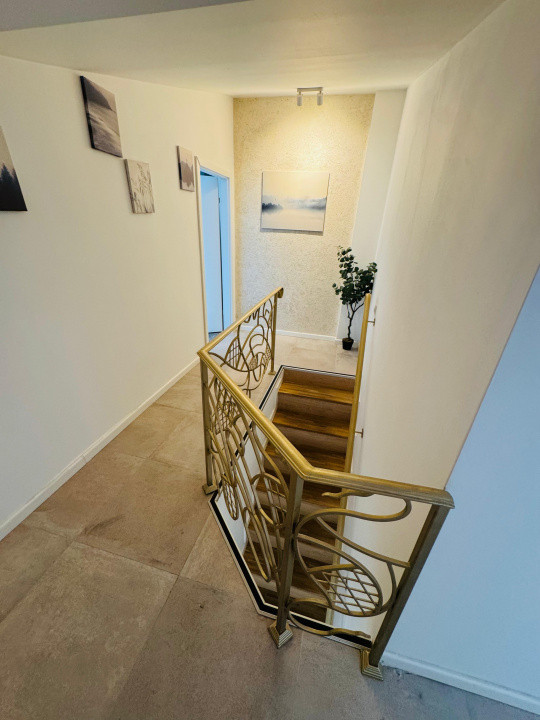 Apartament 3 camere de inchiriat in vila, renovat cu terasa si curte