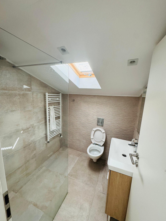 Apartament 3 camere de inchiriat in vila, renovat cu terasa si curte