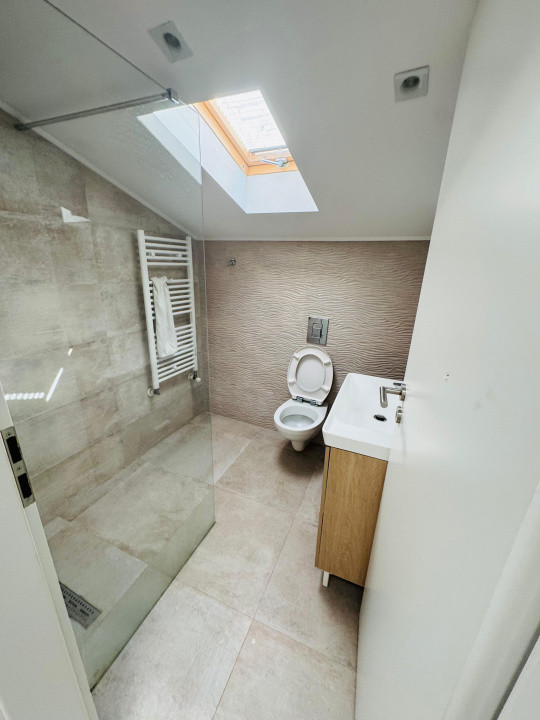 Apartament 3 camere de inchiriat in vila, renovat cu terasa si curte