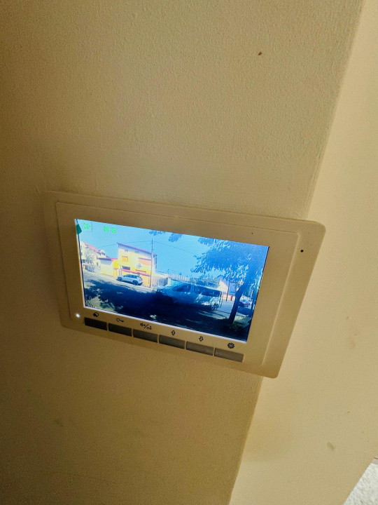 Apartament 3 camere de inchiriat in vila, renovat cu terasa si curte