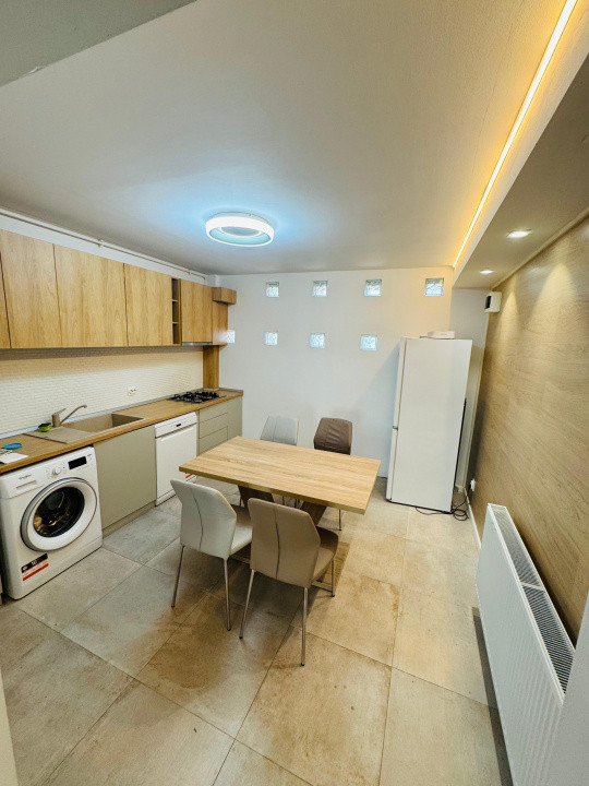 Apartament 3 camere de inchiriat in vila, renovat cu terasa si curte