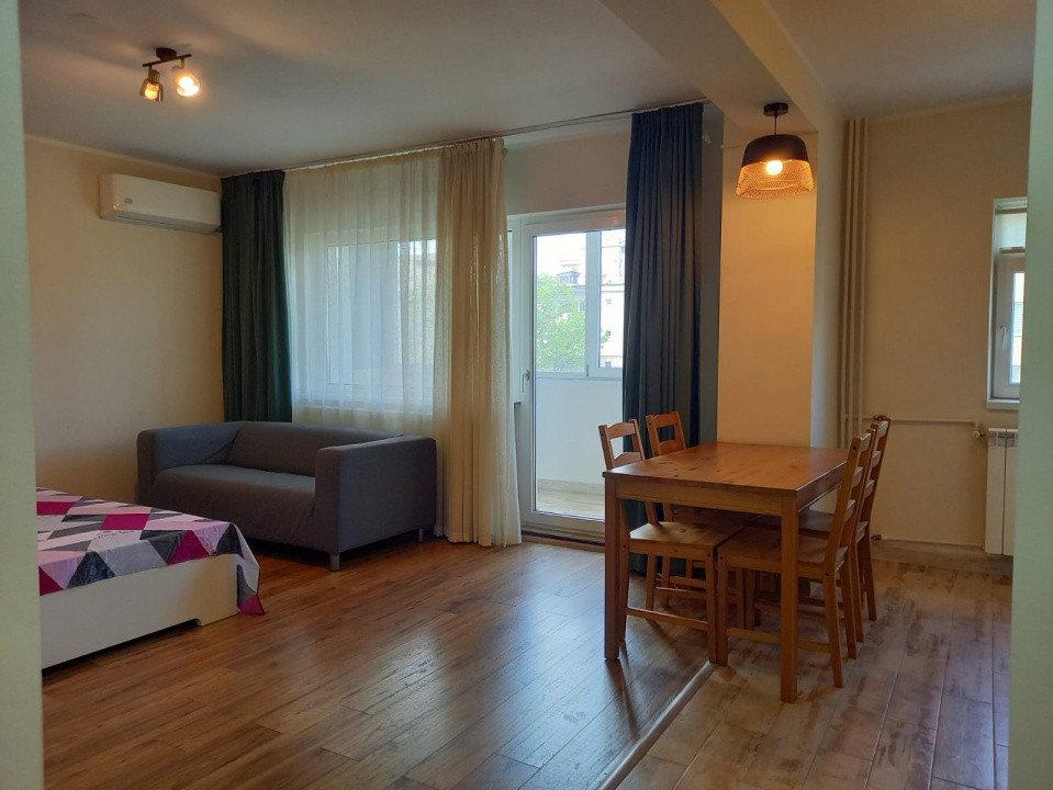 Garsoniera de inchiriat Decebal foarte spatioasa