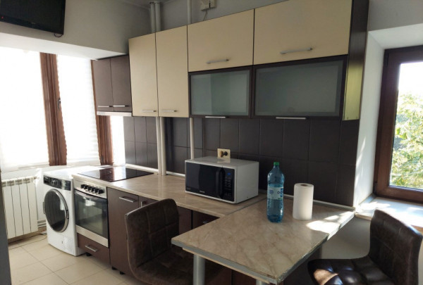Apartament 2 camere de inchiriat Calea Calarasi decomandat 68 mp cu centrala